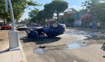 Otomobil park halindeki araçlara çarptı, ortalık savaş alanına döndü