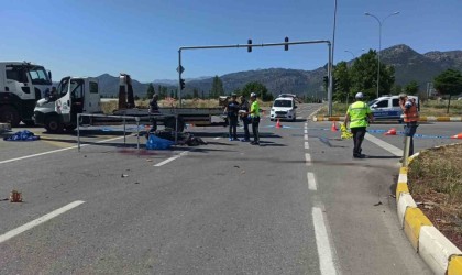 Pikap ile çarpışan motosiklet sürücüsü hayatını kaybetti