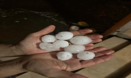 Sakaryanın sahil ilçelerini dolu vurdu, yerler beyaza büründü