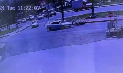 Şanlıurfada otomobil ile motosikletin çarpışması kameraya yansıdı