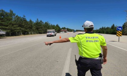 Trafik ekiplerinden bayram tatilinin son gününde sıkı denetim