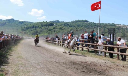 Ünyede rahvan at yarışı heyecanı