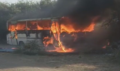 Yolcu midibüsü alevlere teslim oldu