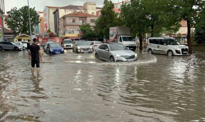 Yozgat Yerköyde sağanak yağış sonrası yollar göle döndü