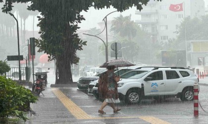 Adana ve Mersinin kuzeyinde gök gürültülü yağış uyarısı