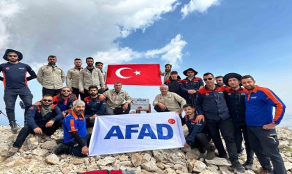 AFAD personeli 15 Temmuz şehitleri için Artos Dağına tırmandı