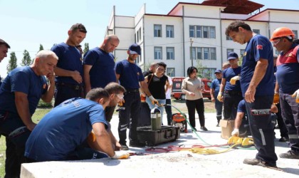 AFADtan , itfaiye personeline arama kurtarma eğitimi verdi