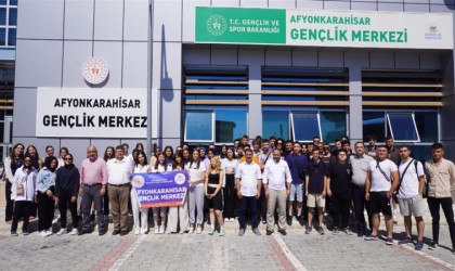 Afyonkarahisardan 100 genç, kamplar için yola çıktı