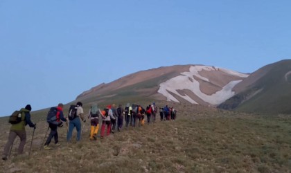 Ağrıda Süphan Dağı zirve tırmanışı ile 15 Temmuz kutlandı