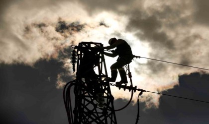 Akdenizde aşırı sıcaklar elektrik tüketimine her gün yeni rekor kırdırıyor