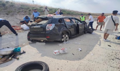 Aksarayda otomobil bariyerlere çarptı: 1 ölü, 2 yaralı