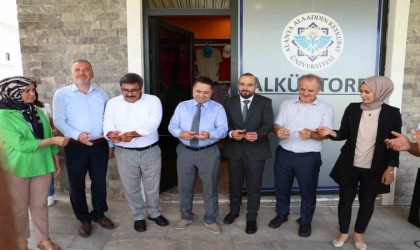 ALKÜ Store birbirinden renkli ürünlerle açıldı