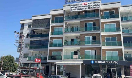 Apartman sakinlerinden BİMe pankartlı protesto