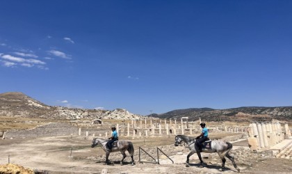 Atlı jandarma timi Tripoliste devriye gezdi