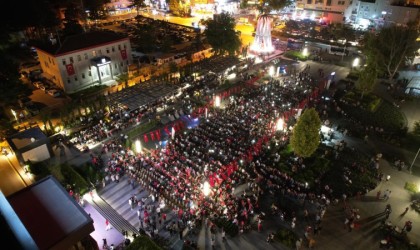 Ay-yıldızlı coşku meydana sığmadı