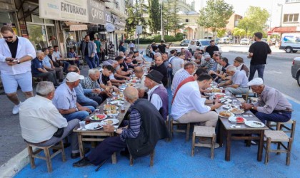 Başkan Yalım, Nuri Şeker Caddesinde esnaf ve vatandaşla buluştu