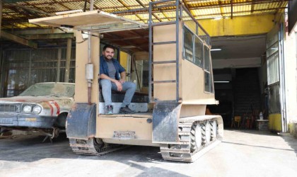 Bataklıkta mahsur kalınca kendi paletli aracını yaptı