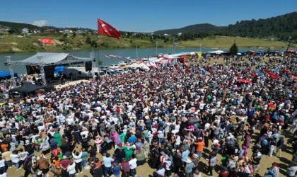 Binlerce kişinin katıldığı Akyazı Acelle Yaylası Şenliklerinde büyük coşku