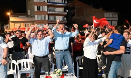 Bozüyükte Türkiye-Avusturya maçı, kurulan dev ekranda izlendi