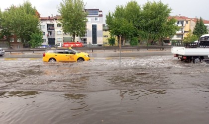 Denizlide şiddetli yağış ve fırtına etkili oldu