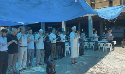 Derebucakta eller yağmur için semaya kaldırıldı