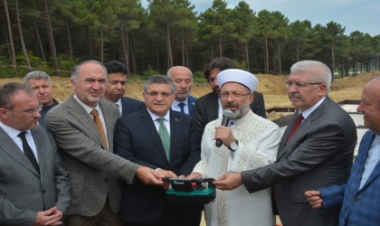 Diyanet İşleri Başkanı Erbaş: Camisiz camia olmaz