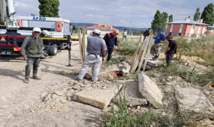 Düştüğü menfezde mahsur kalan inek kurtarıldı