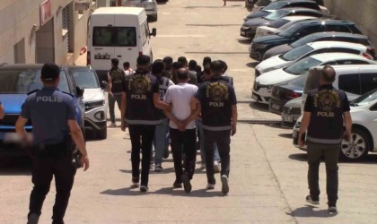 Elazığ polisi suçlulara göz açtırmıyor: 8 tutuklama