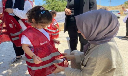 Elazığda anaokulu öğrencilerinden yürekleri ısıtan davranış