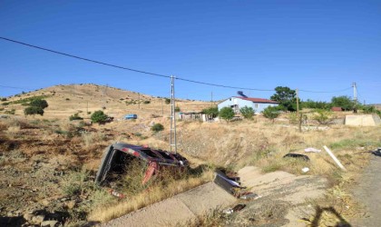 Elazığda hafif ticari araç şarampole yuvarlandı: 1 yaralı