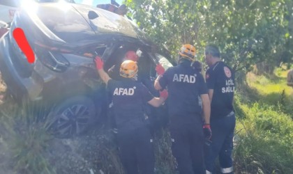 Erzincanda araç içerisinde sıkışan yaralı sürücü AFAD ekiplerince kurtarıldı