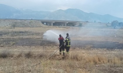 Erzincanda örtü yangını büyümeden söndürüldü