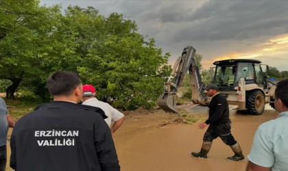 Erzincanda sağanak yağış etkili oldu