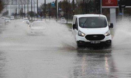 Erzincanda sağanak yağış etkili oldu