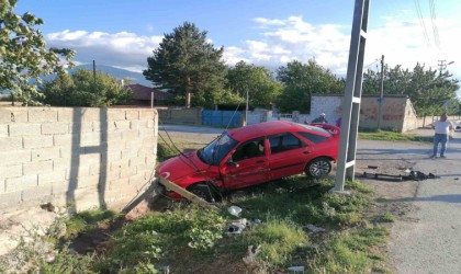 Erzincanda trafik kazası: 2 yaralı