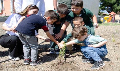 Fidanları Toprakla, Minikleri Eğlenceyle Buluşturdular