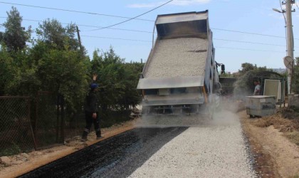 Finikede 3 mahallede sathi kaplama asfalt çalışması