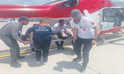 Göğüs ağrısı şikayeti olan hasta için helikopter ambulans havalandı