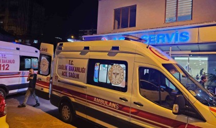 Hasta taşıyan ambulans kaza yaptı: 1 polis yaralandı