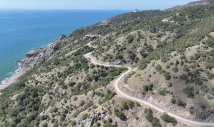 Hatay Büyükşehir Belediye ekipleri Arsuz ilçesinde yol, bakım ve onarım çalışmalarına başladı