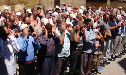 Heniyye için Yozgatta gıyabi cenaze namazı kılındı