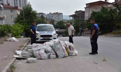 İnşaat atıklarını cadde kenarına bırakan şahsa cezai işlem uygulandı