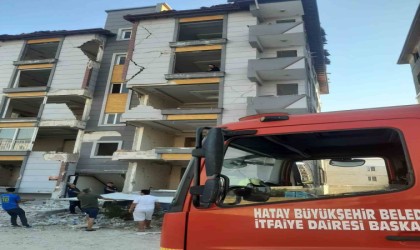 İntihar etmek için 5 katlı apartmana çıkan şahıs ikna edildi