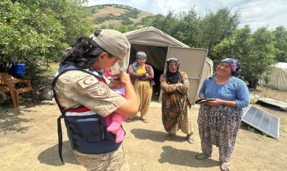 Jandarmadan çocuklara şefkat eli