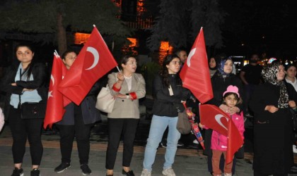 Karslılar 15 Temmuzun 8. yıl dönümünde meydanları doldurdu