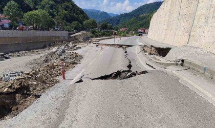 Kastamonuda yol çöktü