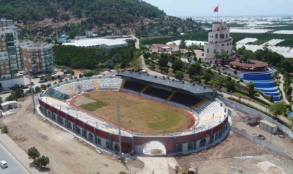 Kumluca Atatürk Stadyumunda son rötuşlar yapılıyor