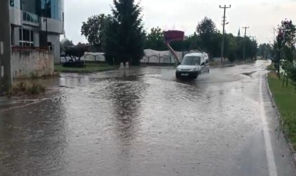 Kütahyada sağanak yağış ve dolu etkili oldu