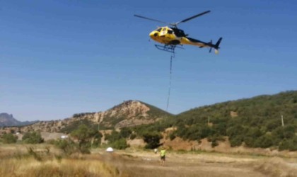 Maden arama helikopteri Tuncelide acil iniş yaptı