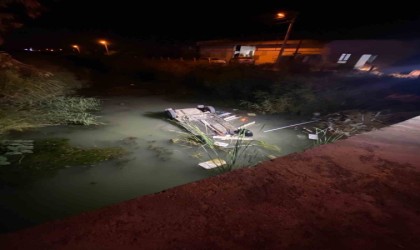 Manavgatta otomobil kanala uçtu: 1 ölü, 4 yaralı